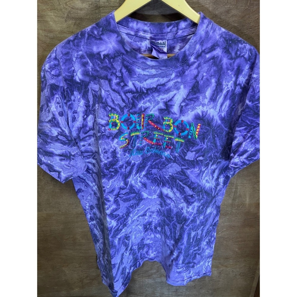 Gildan Bourbon Street New Orleans Purple Tie Dye Embroidered T-Shirt Mens‎ Large